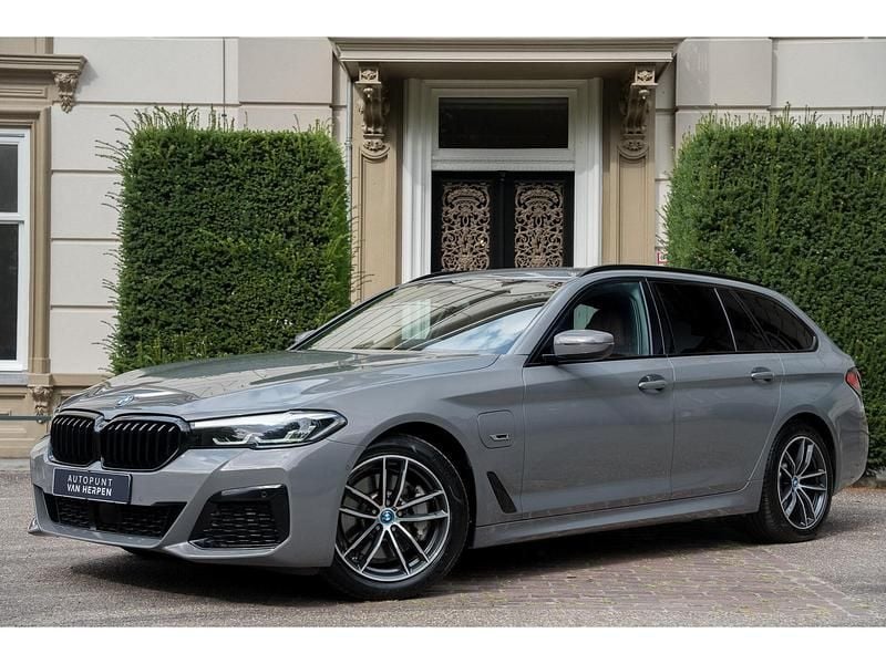 Grijs Gebruikt 2022 BMW 530 M Sport Stationwagen | € 42.940 (Eerlijke prijs) - Afbeelding 1/4