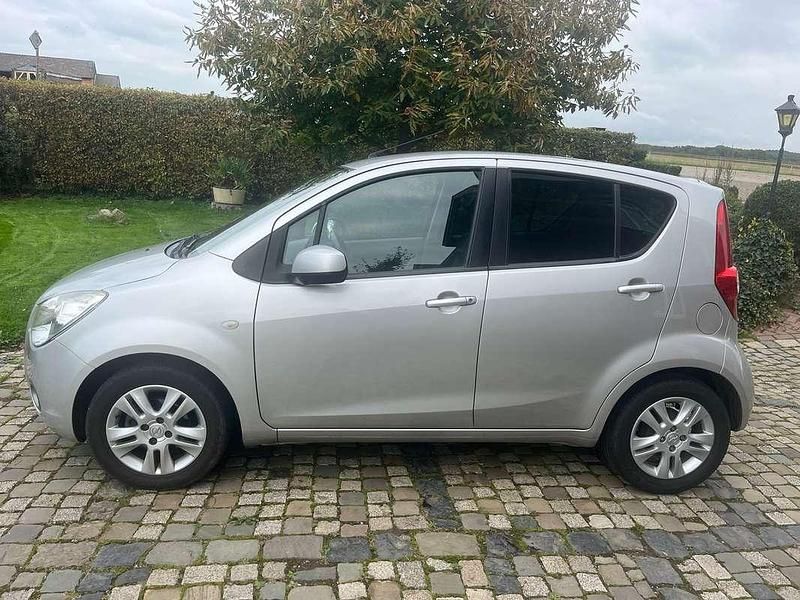 Zilver Gebruikt 2011 Opel Agila Edition Hatchback | € 2.900 - Afbeelding 1/4