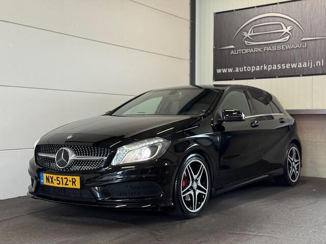 Zwart Gebruikt 2015 Mercedes A180 Prestige Hatchback | € 14.450 (Iets duurder) - Afbeelding 1/4