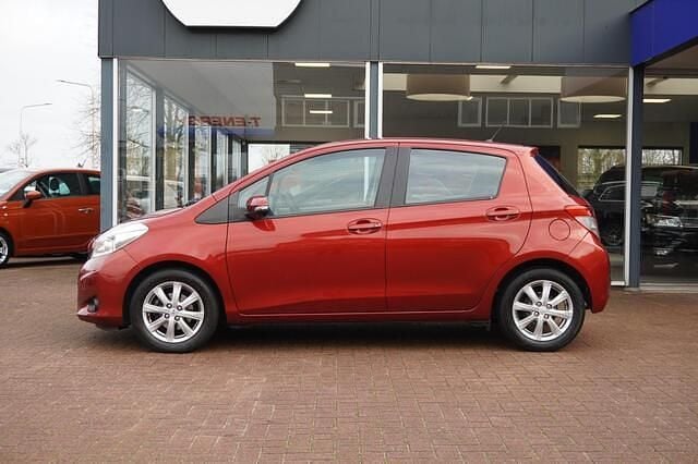 Occasion Toyota Yaris Comfort 99 PK (72 kW) 2014 Rood (metallic) Hatchback