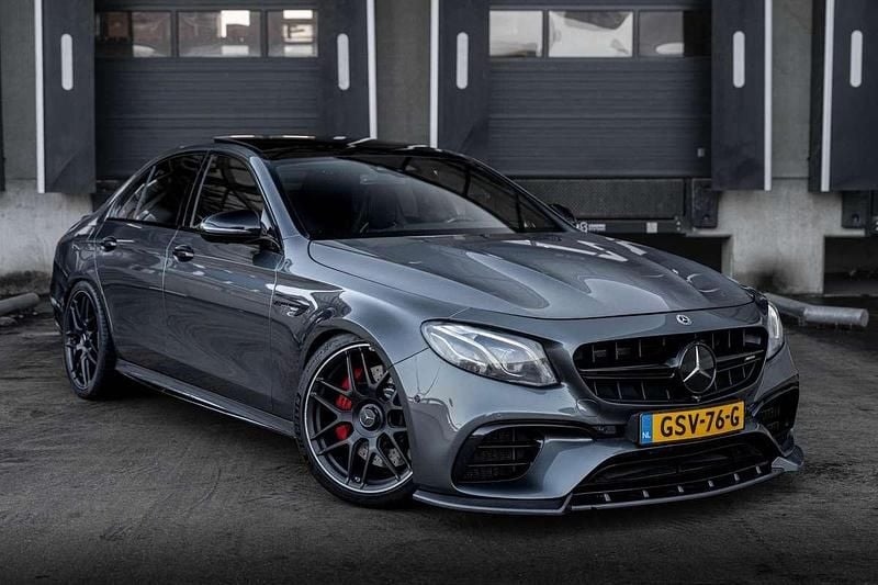 Zwart Occasion 2017 Mercedes E63 AMG Premium Plus Sedan | € 54.949 (Eerlijke prijs) - Afbeelding 1/4