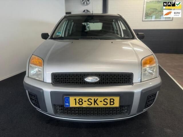 Grijs Gebruikt 2006 Ford Fusion MPV | € 1.650 (Eerlijke prijs) - Afbeelding 1/4