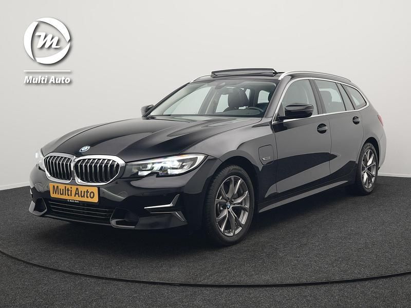 Zwart Gebruikt 2022 BMW 320 Executive Stationwagen | € 30.740 (Goede deal) - Afbeelding 1/4