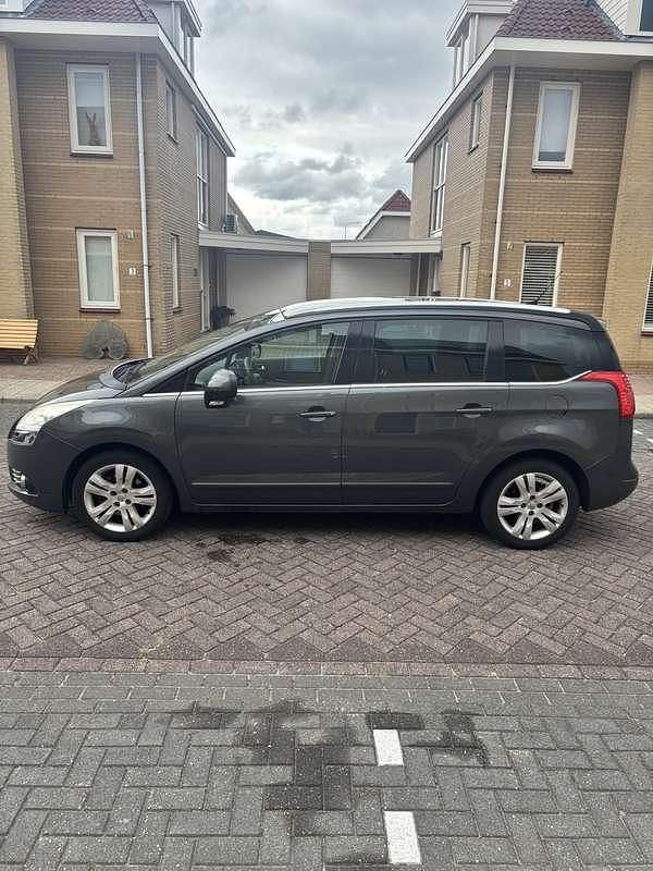 Occasion Peugeot 5008 156 PK (114 kW) 2011 Grijs Stationwagen