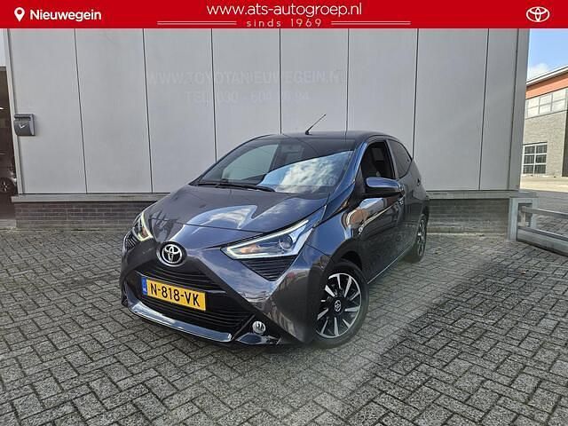 Grijs Gebruikt 2022 Toyota Aygo X-cite Hatchback | € 12.900 (Super prijs) - Afbeelding 1/2