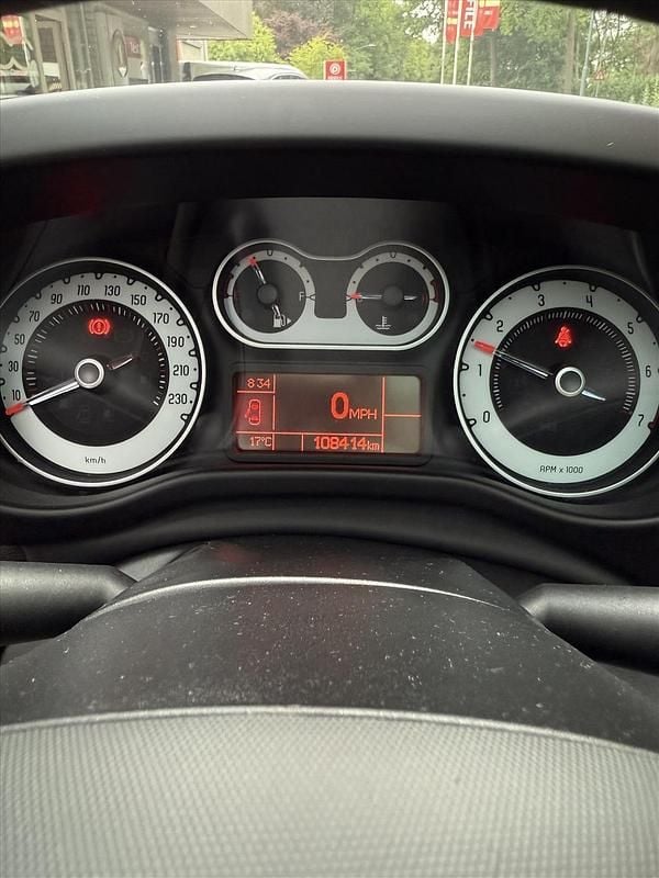 Wit Gebruikt 2017 Fiat 500L Lounge MPV | € 10.750 (Eerlijke prijs) - Afbeelding 1/4