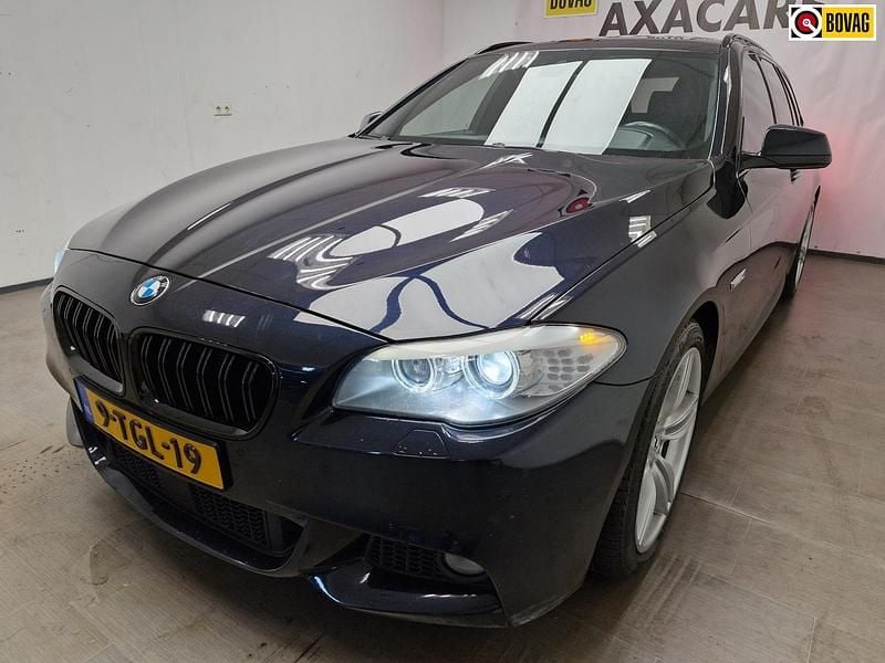 Zwart (metallic) Occasion 2013 BMW 530 Executive Stationwagen | € 10.750 (Goede deal) - Afbeelding 1/4