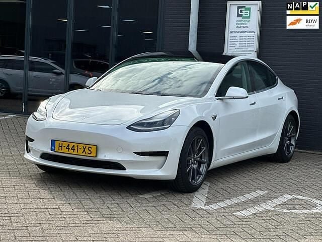 Wit Gebruikt 2020 Tesla Model 3 Standard Range Sedan | € 16.499 (Eerlijke prijs) - Afbeelding 1/4