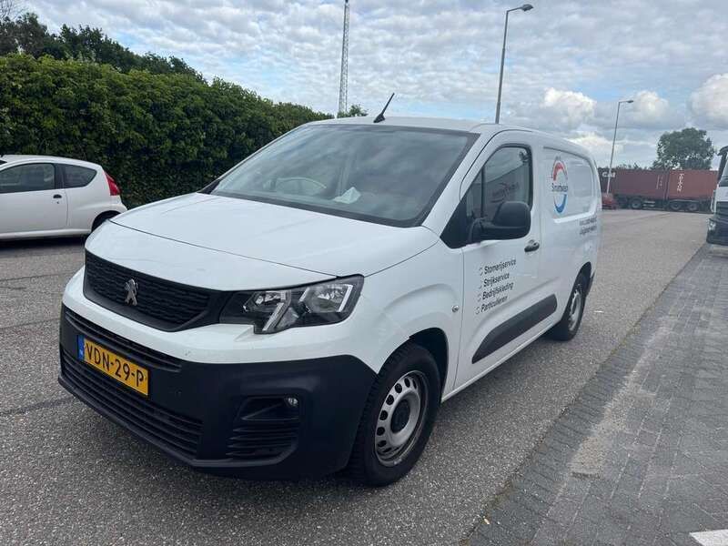 Wit Gebruikt 2019 Peugeot Partner MPV | € 11.000 (Duur) - Afbeelding 1/4