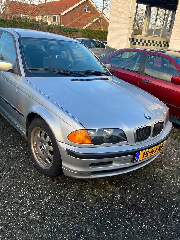 Grijs Gebruikt 2001 BMW 316 Executive Sedan | € 1.499 (Goede deal) - Afbeelding 1/4