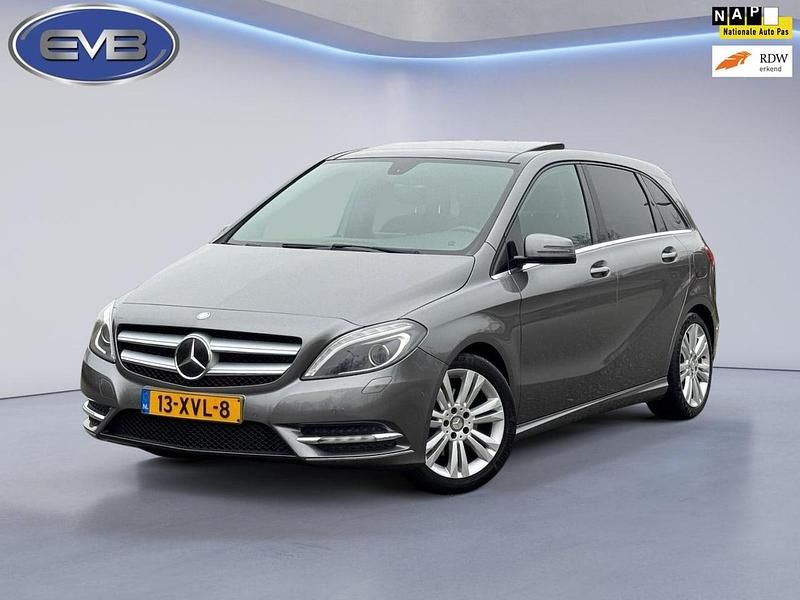 Grijs Gebruikt 2012 Mercedes B200 Ambition MPV | € 11.650 (Eerlijke prijs) - Afbeelding 1/4