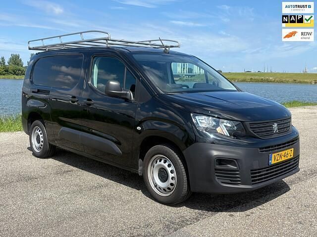 Zwart Gebruikt 2023 Peugeot Partner S MPV | € 16.944 (Iets duurder) - Afbeelding 1/4