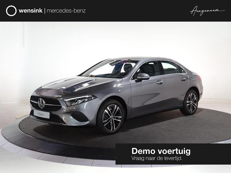 Grijs Gebruikt 2025 Mercedes A250 Luxury Sedan | € 39.900 (Eerlijke prijs) - Afbeelding 1/4