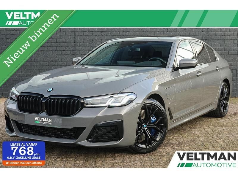 Grijs Gebruikt 2021 BMW 545 M Sport Sedan | € 47.945 (Super prijs) - Afbeelding 1/4