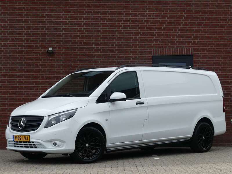 Wit Gebruikt 2023 Mercedes Vito MPV | € 30.950 (Super prijs) - Afbeelding 1/4