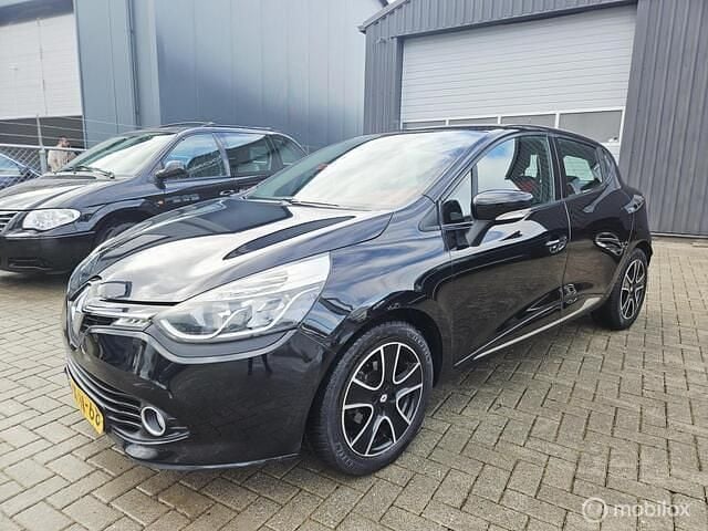Zwart Gebruikt 2014 Renault Clio IV Dynamique Hatchback | € 4.950 (Eerlijke prijs) - Afbeelding 1/4