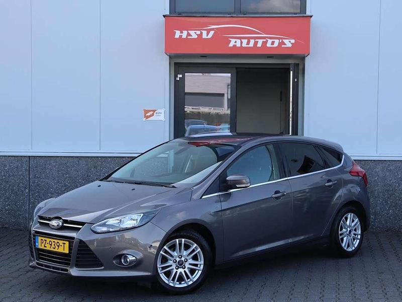 Grijs Gebruikt 2013 Ford Focus Titanium Hatchback | € 5.650 (Goede deal) - Afbeelding 1/3