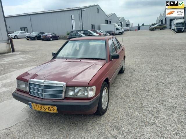 Rood Gebruikt 1992 Mercedes 190 Sedan | € 2.950 - Afbeelding 1/4