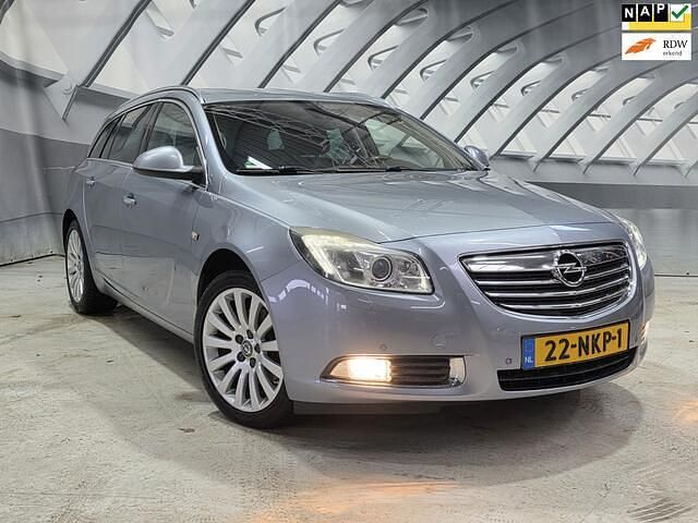 Grijs Occasion 2010 Opel Insignia Executive Stationwagen | € 7.250 (Eerlijke prijs) - Afbeelding 1/4
