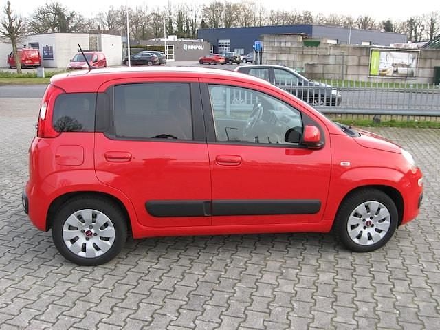 Occasion Fiat Panda Lounge 69 PK (50 kW) 2017 Rood Hatchback