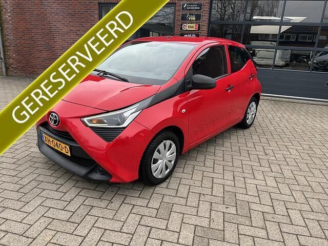 Occasion Toyota Aygo 74 PK (54 kW) 2019 Rood Hatchback