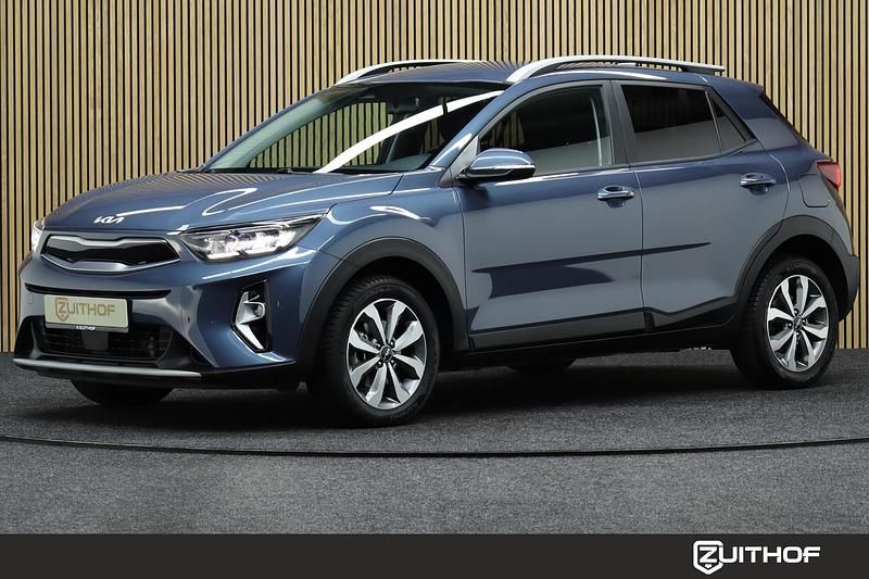 Blauw Gebruikt 2023 Kia Stonic SUV | € 21.950 (Eerlijke prijs) - Afbeelding 1/4