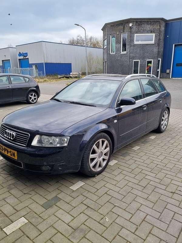 Blauw Gebruikt 2002 Audi A4 Exclusive Stationwagen | € 2.750 (Eerlijke prijs) - Afbeelding 1/4