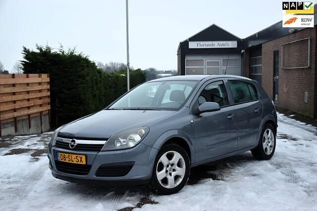 Grijs Occasion 2006 Opel Astra Edition Hatchback | € 3.995 (Eerlijke prijs) - Afbeelding 1/4