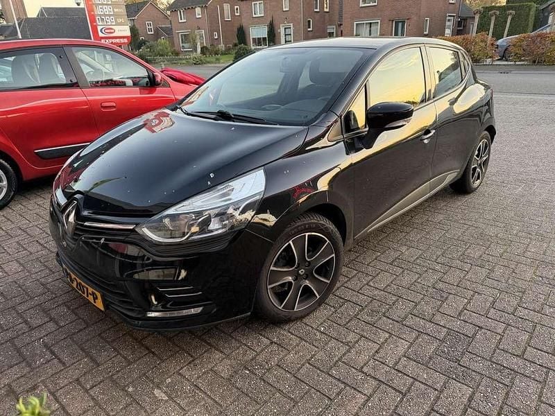 Zwart Gebruikt 2017 Renault Clio IV Zen Hatchback | € 8.490 (Eerlijke prijs) - Afbeelding 1/4