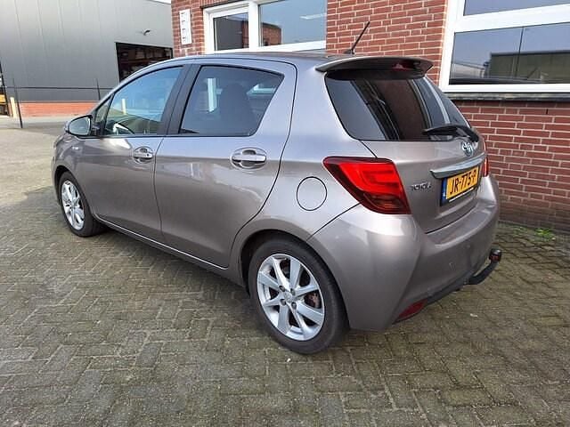 Occasion Toyota Yaris Hybrid 2015 Grijs (metallic) Hatchback