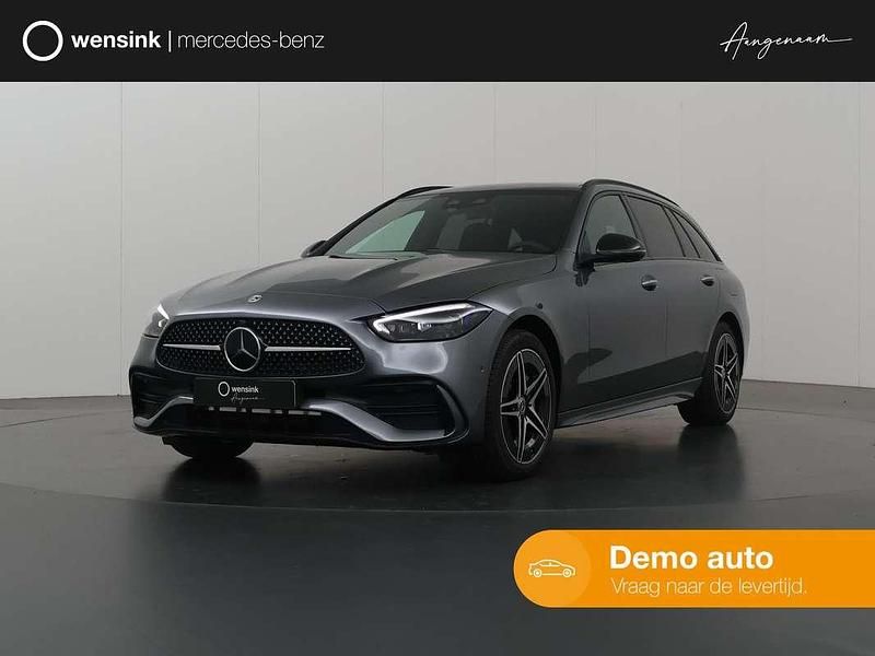 Grijs Gebruikt 2025 Mercedes C300e AMG Stationwagen | € 59.900 (Duur) - Afbeelding 1/4