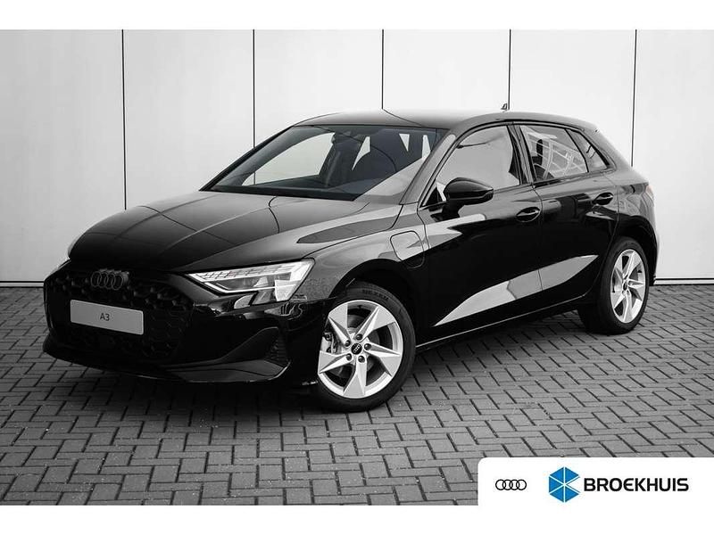 Nieuw Audi A3 Sportback e-tron Advanced 204 PK (150 kW) 2025 Zwart Hatchback