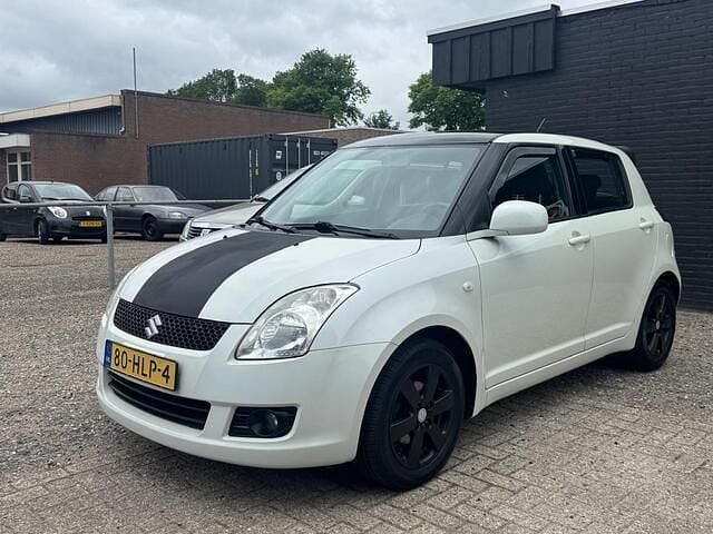 Wit Gebruikt 2009 Suzuki Swift Hatchback | € 3.950 (Eerlijke prijs) - Afbeelding 1/4