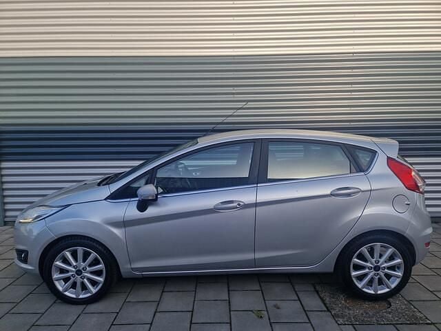 Occasion Ford Fiesta Titanium 101 PK (74 kW) 2016 Grijs (metallic) Hatchback