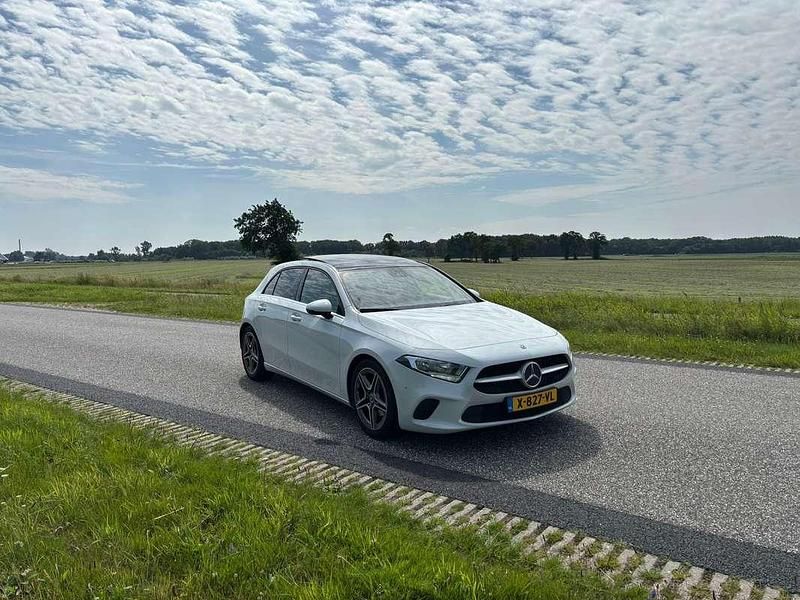 Wit Gebruikt 2019 Mercedes A180 Premium Stationwagen | € 15.999 (Eerlijke prijs) - Afbeelding 1/4