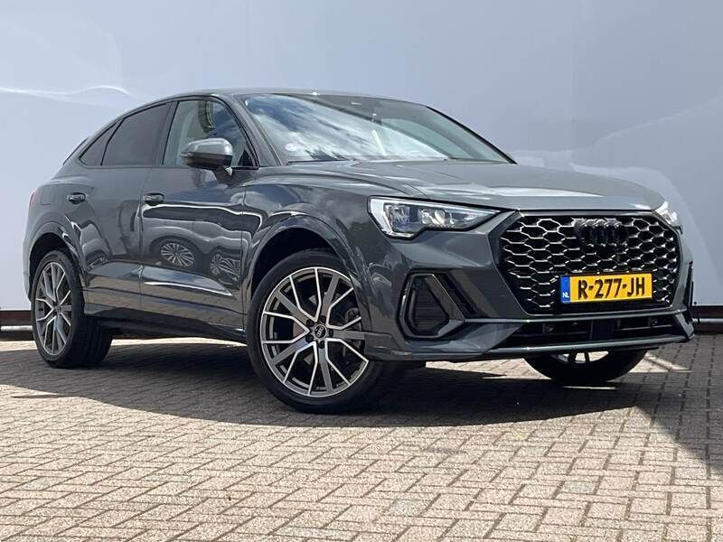 Grijs Gebruikt 2021 Audi Q3 Sportback SUV | € 37.400 - Afbeelding 1/4