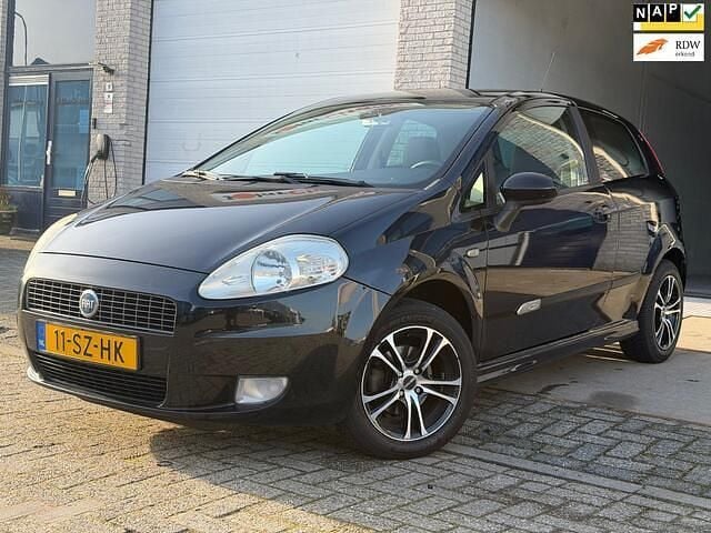 Zwart Occasion 2006 Fiat Grande Punto Sport Hatchback | € 1.950 (Eerlijke prijs) - Afbeelding 1/4