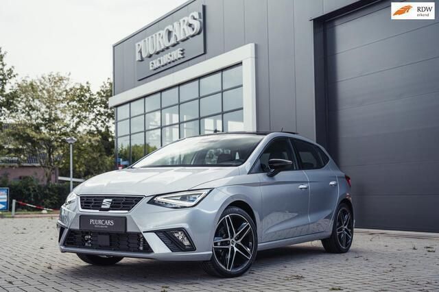 Zilver Gebruikt 2023 Seat Ibiza FR Hatchback | € 25.495 (Iets duurder) - Afbeelding 1/4