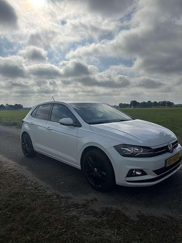 Wit Gebruikt 2018 VW Polo Comfortline Hatchback | € 12.500 (Duur) - Afbeelding 1/4