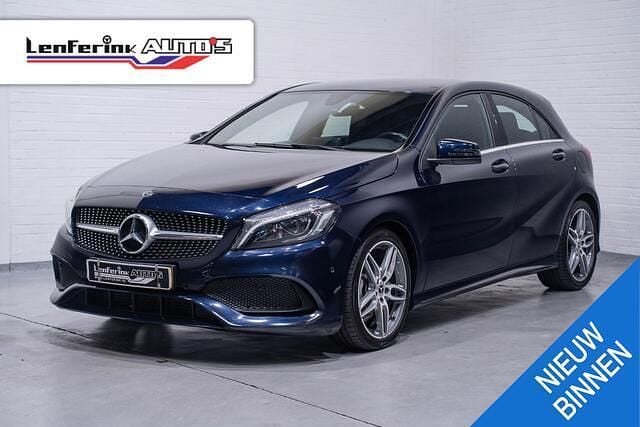 Blauw Gebruikt 2018 Mercedes A180 Business Hatchback | € 17.250 (Eerlijke prijs) - Afbeelding 1/4