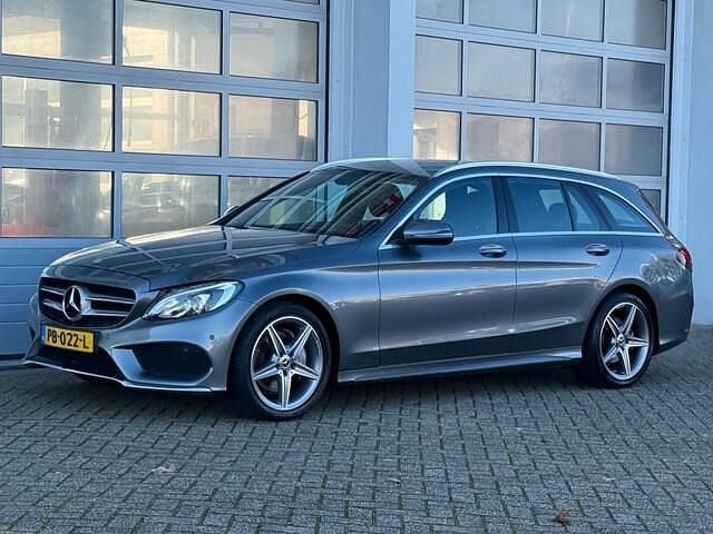 Grijs Gebruikt 2017 Mercedes C180 Sport Edition Stationwagen | € 17.925 (Goede deal) - Afbeelding 1/4