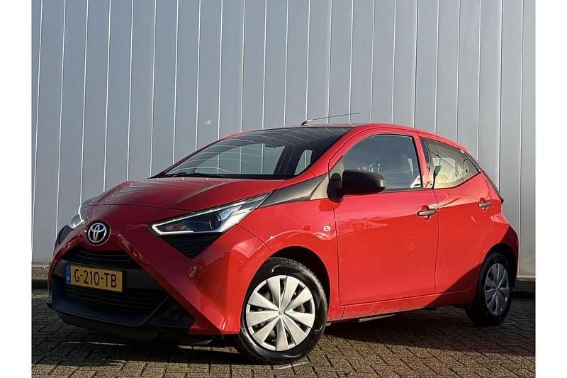 Rood Occasion 2019 Toyota Aygo Hatchback | € 8.999 (Goede deal) - Afbeelding 1/1