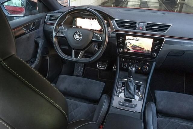 Occasion Skoda Superb SportLine 150 PK (110 kW) 2020 Rood (metallic) Hatchback