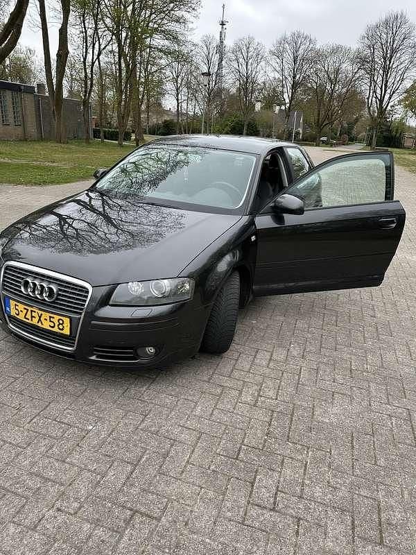 Grijs Gebruikt 2008 Audi A3 Attraction Hatchback | € 1.750 (Super prijs) - Afbeelding 1/4