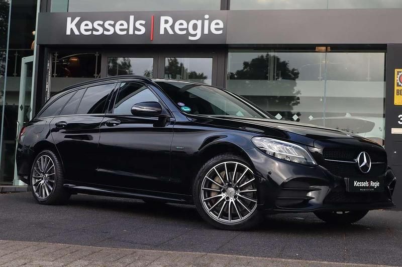 Zwart Gebruikt 2020 Mercedes C300e AMG line Stationwagen | € 27.950 (Iets duurder) - Afbeelding 1/4