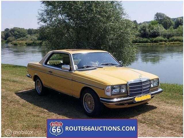 Zwart Gebruikt 1980 Mercedes E280 | € 11.500 - Afbeelding 1/4