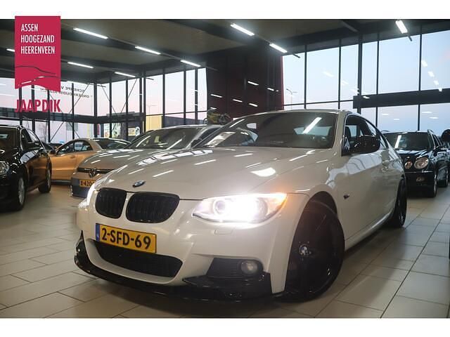 Wit Gebruikt 2013 BMW 320 Sport Line Coupé | € 10.899 (Goede deal) - Afbeelding 1/3