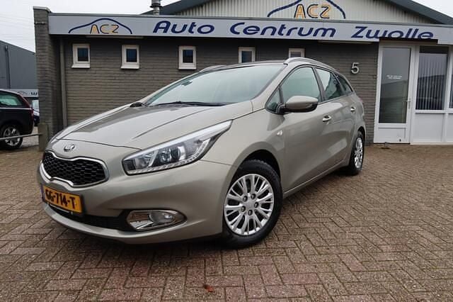 Occasion Kia Ceed Comfort 135 PK (99 kW) 2015 Grijs (metallic) Hatchback