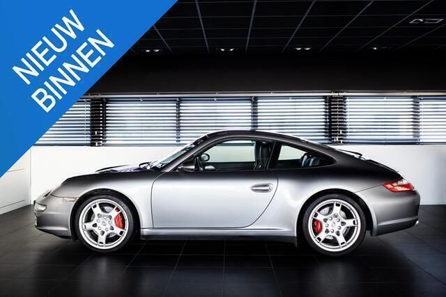 Grijs, metallic lak Gebruikt 2006 Porsche 911 Carrera 4S Coupé | € 57.900 (Eerlijke prijs) - Afbeelding 1/4