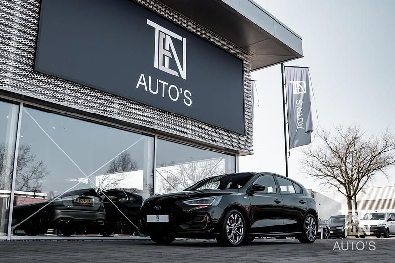 Zwart Gebruikt 2023 Ford Focus ST-Line Hatchback | € 25.510 (Eerlijke prijs) - Afbeelding 1/4